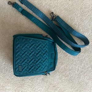 Lug teal flapper
